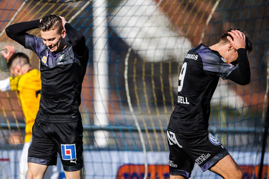 Örebros Jake Larsson och Martin Broberg deppar