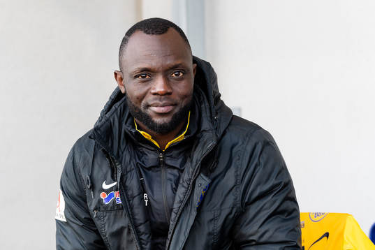 Falkenbergs John Chibuike före fotbollsmatchen i