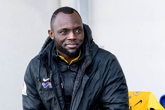 Falkenbergs John Chibuike före fotbollsmatchen i