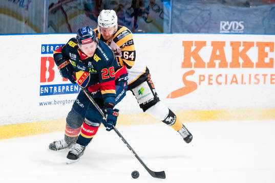 Djurgårdens Dennis Svensson och Skellefteås Jonathan Pudas