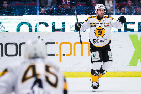 Skellefteås Joakim Lindström jublar