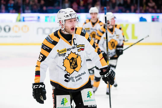 Skellefteås Oscar Möller jublar