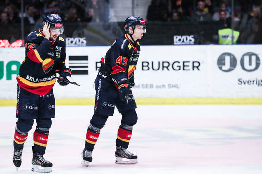 Djurgårdens Emil Bemström och Tom Nilsson deppar