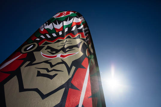 En Frölunda flagga utanför Frölundaborg innan