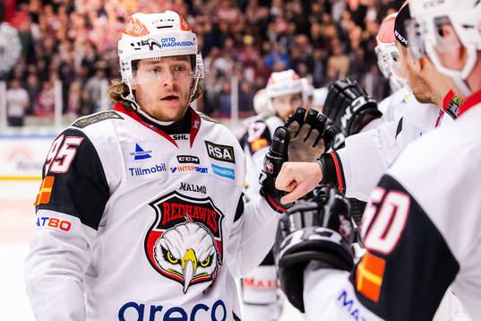 Malmö Redhawks Carl Persson jublar