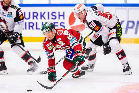 Frölundas Ryan Lasch och Malmö Redhawks Tobias Ekberg