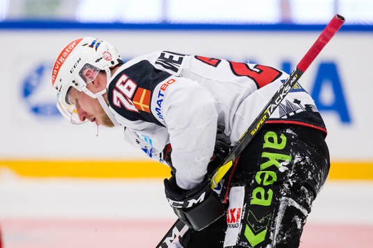 Malmö Redhawks Axel Wemmenborn lämnar isen