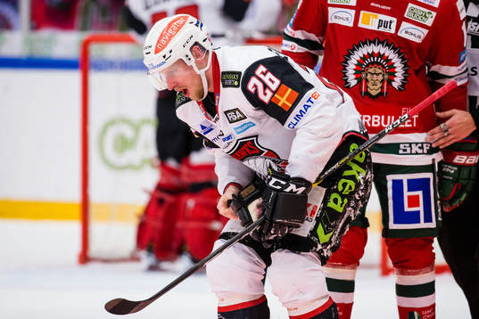 Malmö Redhawks Axel Wemmenborn lämnar isen