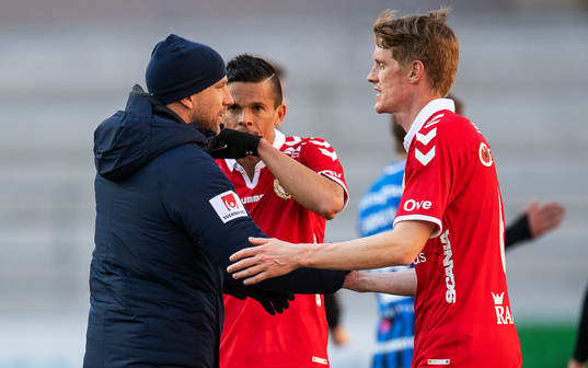 Sirius tränare Henrik Rydström jublar medan Kalmars