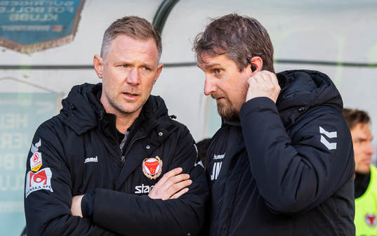 Kalmars tränare Magnus Pehrsson och assisterende tränare
