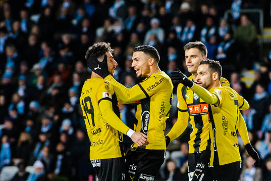 Häckens Ahmed Yasin och Daleho Irandust jublar med