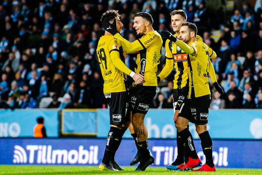 Häckens Ahmed Yasin och Daleho Irandust jublar med