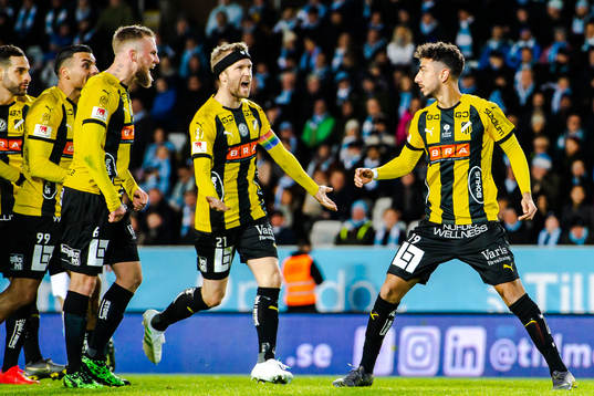 Häckens Ahmed Yasin och Daleho Irandust jublar med