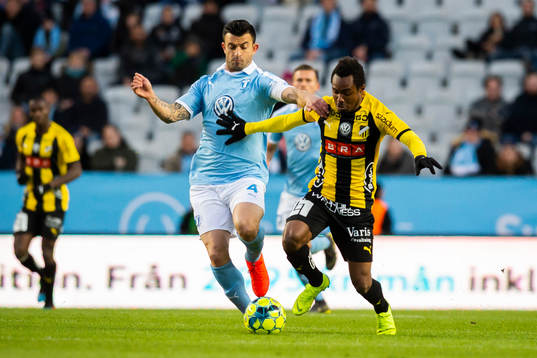 Malmö FFs Behrang Safari och Häckens Nasiru Mohammed