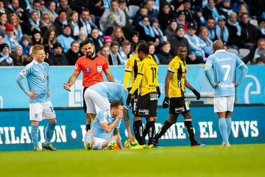 Malmö FFs Arnór Traustason har ont