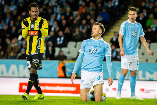Häckens Nasiru Mohammed jublar och Malmö FFs Arnór