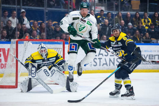 s målvakt Jonas Gunnarsson, Nils Andersson och Färjestads