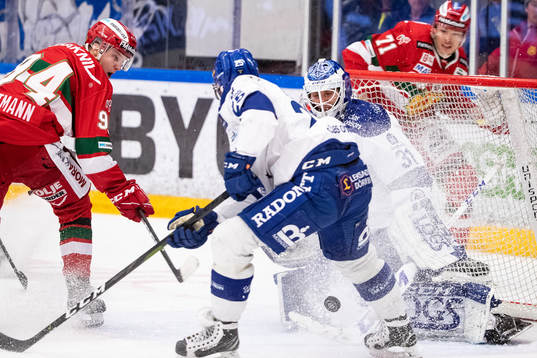 Leksands målvakt Jonas Arntzen och Moras Adam Edström