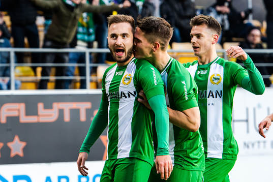 Hammarbys Muamer Tankovic jublar med lagkamrater