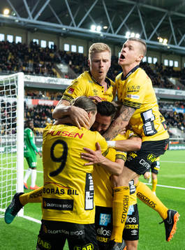 Elfsborgs Frederik Holst kramas om av Samuel Holmén, Per