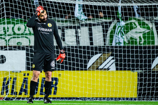 Hammarbys målvakt Gianluca Curci deppar