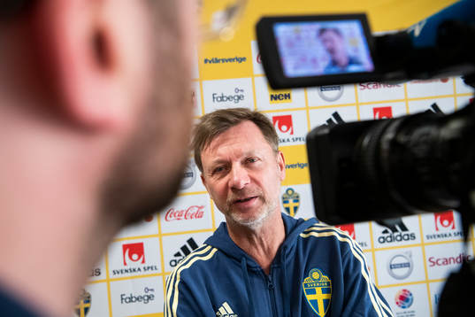 Bläddra bland fler bilder av Football, Women, Sweden, Mixed Zone