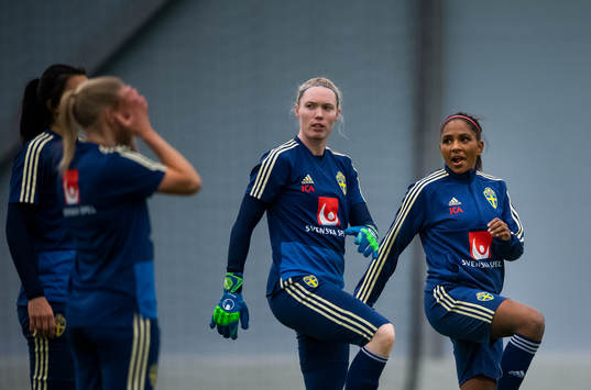Madelen Janogy and goalkeeper Hedvig