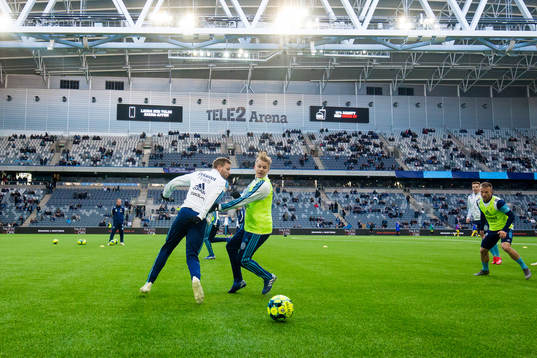 Djurgårdens Jonathan Ring och Elliot Käck värmer upp