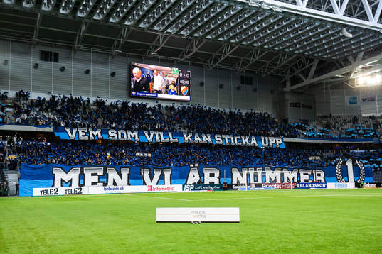 Djurgårdens supportar med ett tifo