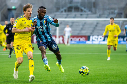 Sundsvalls Eric Björkander och Djurgårdens Mohamed Buya