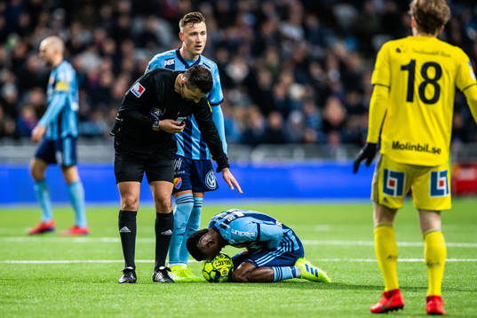 Djurgårdens Mohamed Buya Turay har ont