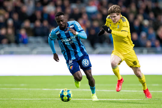 Djurgårdens Mohamed Buya Turay och Sundsvalls Oliver Berg