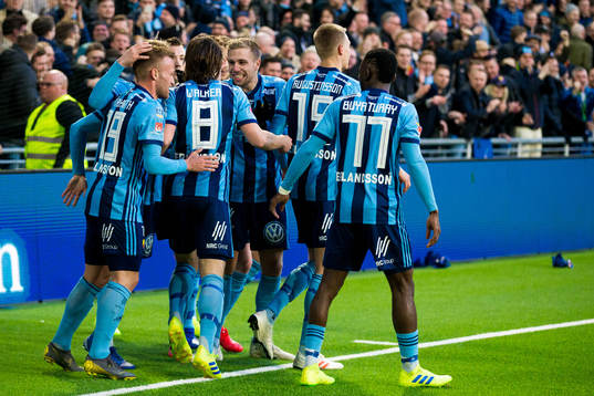 Djurgårdens Kevin Walker jublar med , Nicklas Bärkroth,
