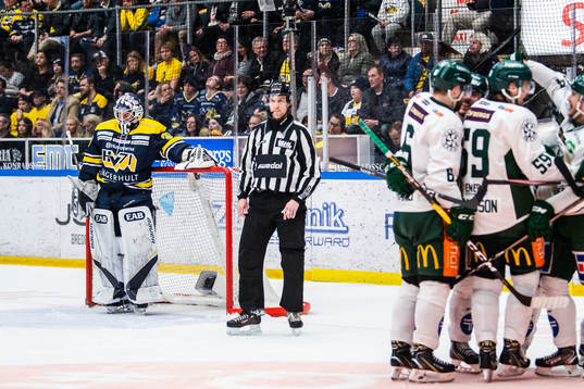 s målvakt Jonas Gunnarsson  deppar
