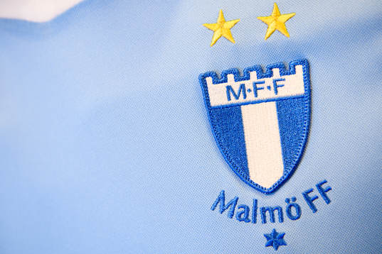 Malmö FFs klubbmärke som emblem på en matchtröja i
