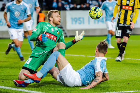 Häckens målvakt Peter Abrahamsson och Malmö FFs Sören