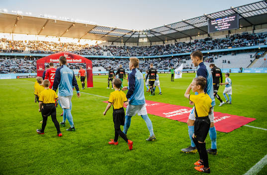 Malmö FFs spelare gör entré