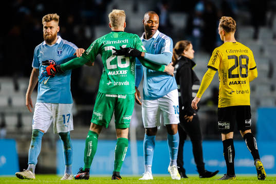 Malmö FFs Rasmus Bengtsson och Carlos Strandberg tackar