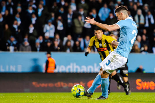 Malmö FFs Marcus Antonsson med en straff
