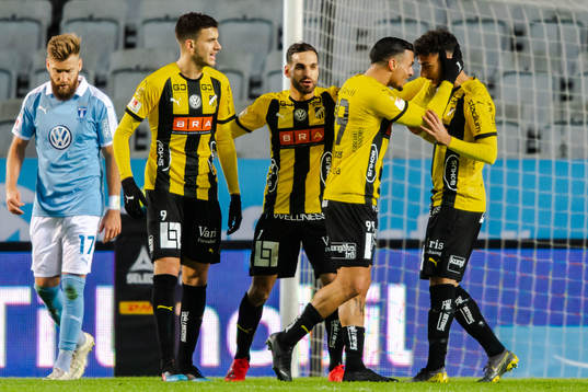 Häckens Ahmed Yasin jublar med Daleho Irandust