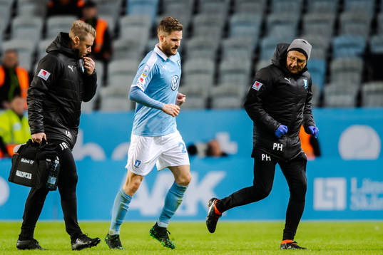 Malmö FFs Lasse Nielsen har ont