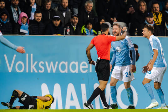 Malmö FFs Lasse Nielsen regerar på domare Mohammed
