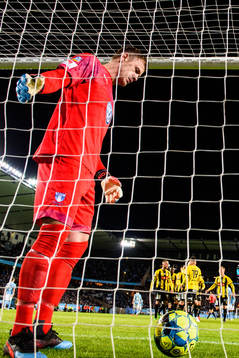 Malmö FFs målvakt Johan Dahlin deppar