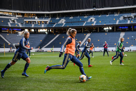 Hanna Glas and Nathalie Björn of the Swedish women
