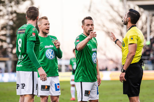 Jönköpings Fredric Fendrich diskuterar med domare Granit