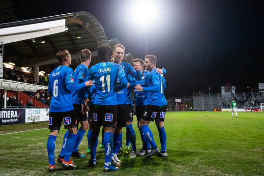 Halmstads Sadat Karim jublar med lagkamrater