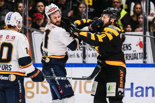 Djurgårdens Dick Axelsson i bråk med Skellefteås Petter
