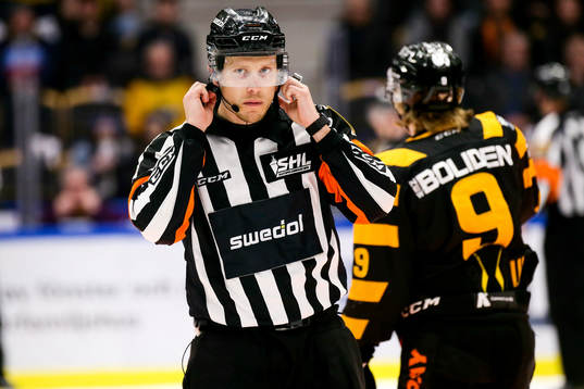 Domare Andreas Hernebring godkände Djurgårdens mål som