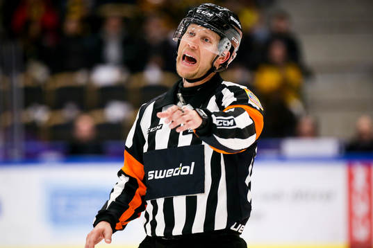 Domare Andreas Hernebring godkände Djurgårdens mål som