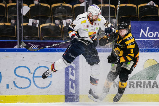 Djurgårdens Daniel Brodin och Skellefteås Petter Granberg